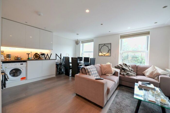 3 Bedroom Apartment To Rent In Archway Road, London, N6