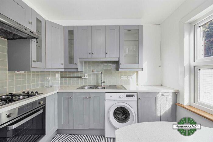 2 Bedroom Flat To Rent In Ambleside Road, London, NW10