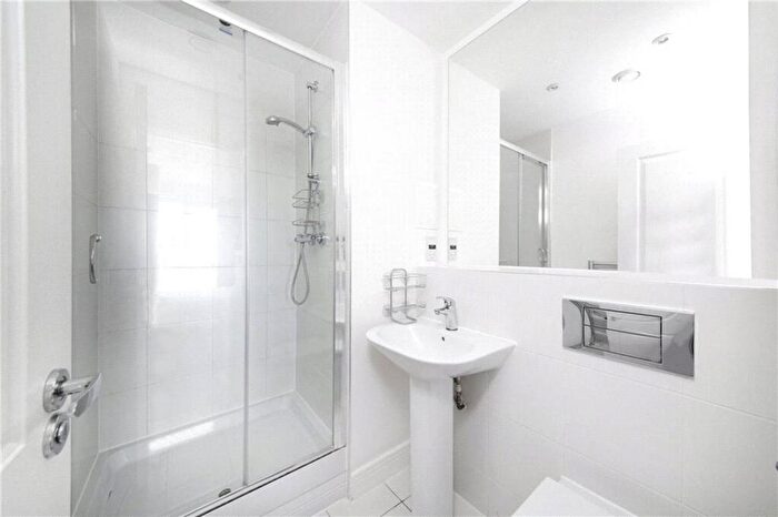 2 Bedroom Flat To Rent In Christian Street, Shadwell, London, E1
