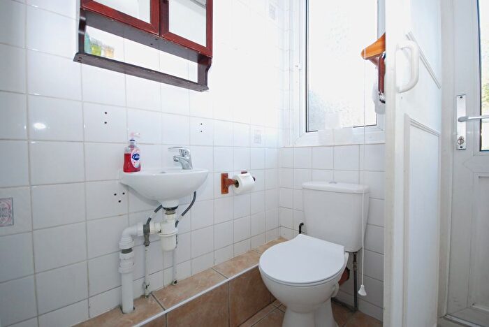 4 Bedroom Terraced House To Rent In St James Crescent, Brixton, SW9