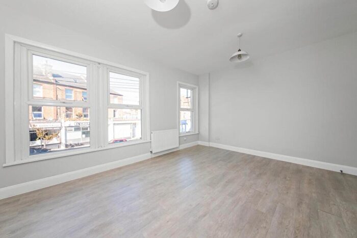 2 Bedroom Apartment For Sale In Brockley Rise, Honor Oak Park, SE23