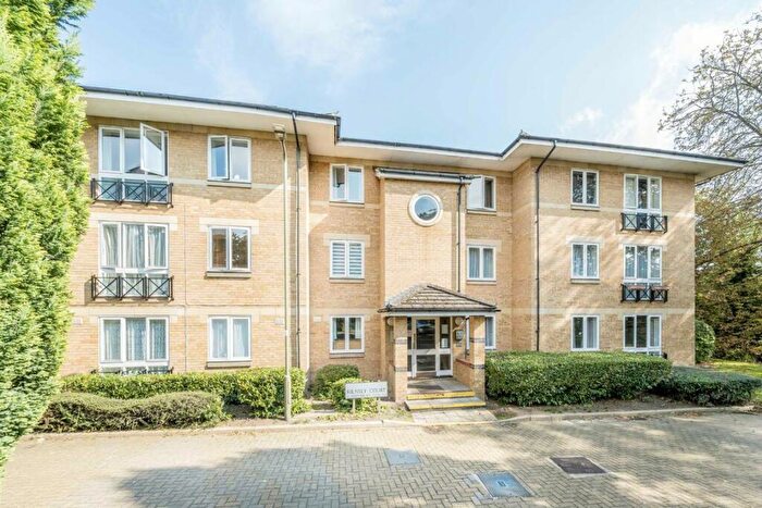2 Bedroom Flat For Sale In Winterburn Close, New Southgate, N11