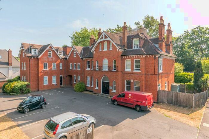 2 Bedroom Flat To Rent In Westcar Lane, Hersham, KT12