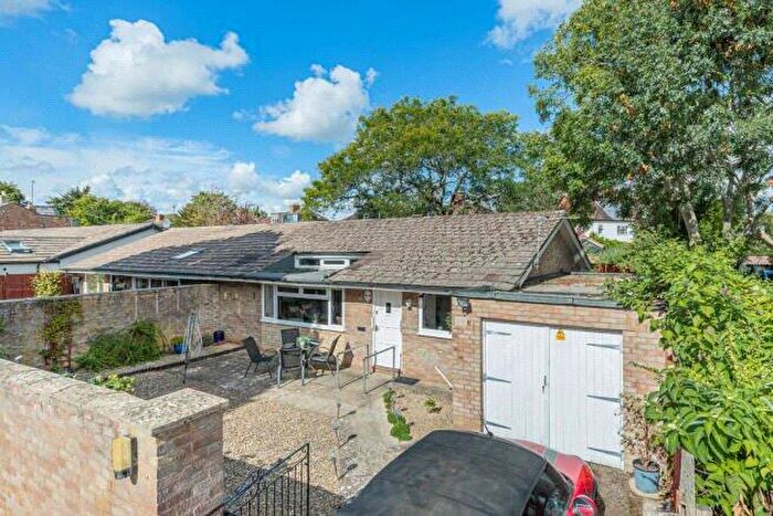 2 Bedroom Bungalow For Sale In Hernes Close, North Oxford, OX2