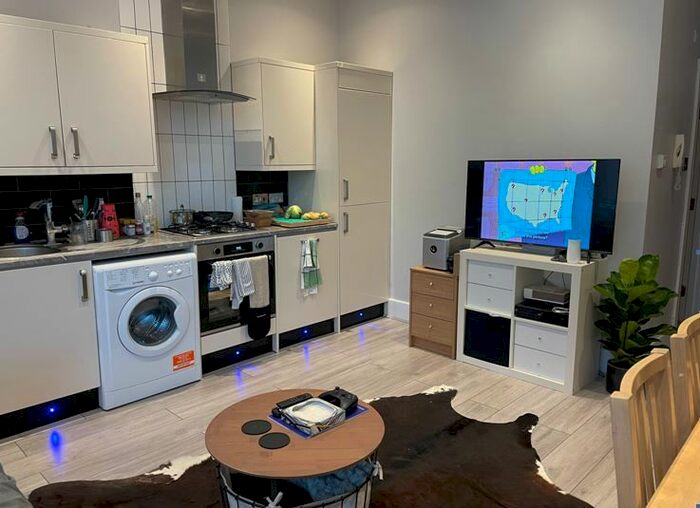 1 Bedroom Flat To Rent In Thornton Avenue, Brixton, SW2