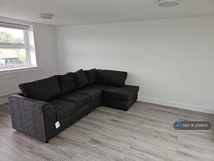 2 Bedroom Flat To Rent In High Street, Waltham Cross, EN8