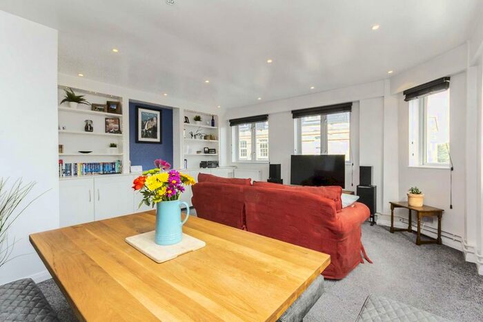 1 Bedroom Flat To Rent In Park Road, Hampton Hill, Hampton, TW12