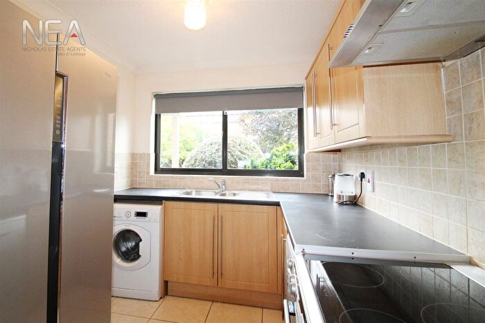 4 Bedroom Town House To Rent In Cardinal Close, Caversham, Reading, RG4