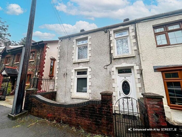 3 Bedroom End Of Terrace House To Rent In Rosser Terrace, Cilfrew, SA10
