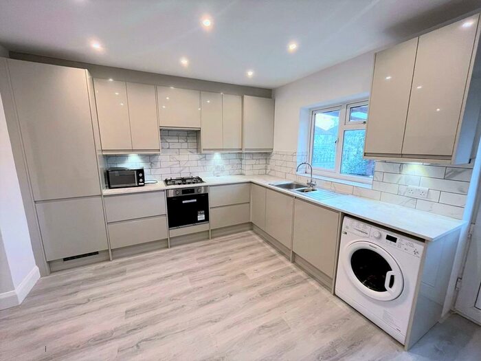 4 Bedroom Semi-Detached House To Rent In Dundela Gardens, Worcester Park, Surrey, KT4