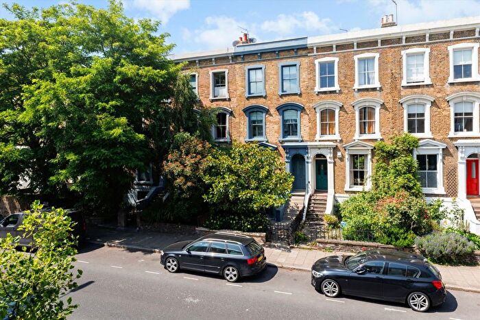 4 Bedroom Property For Sale In Victoria Park Road, Homerton, E9