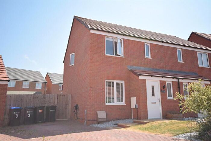 3 Bedroom Semi-Detached House For Sale In Ogilvie Avenue, Northampton, NN2