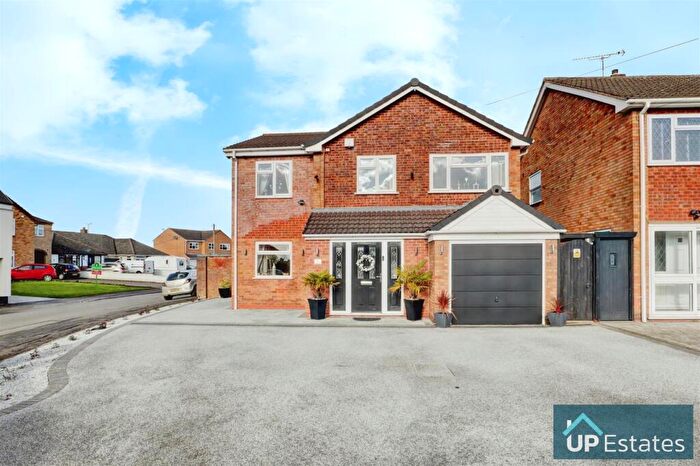 4 Bedroom Detached House For Sale In Milner Close, Bulkington, CV12