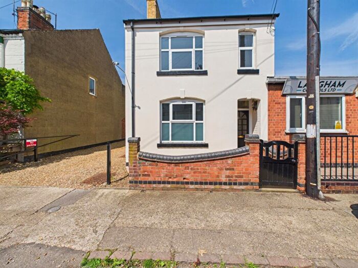 1 Bedroom Flat To Rent In , Alexandra Street, Burton Latimer, Kettering, NN15