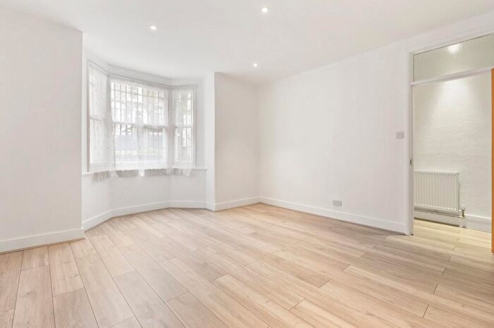 2 Bedroom Maisonette To Rent In Grosvenor Avenue, Highbury, N5