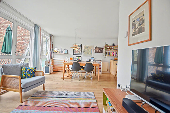 Maisonette For Sale In Clanfield, Gordon House Road, Gospel Oak, London, NW5