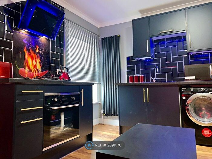 2 Bedroom Flat To Rent In Erleigh Road, Reading, RG1