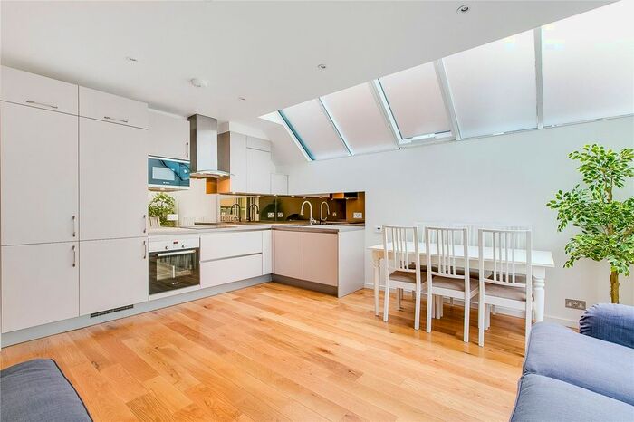 2 Bedroom Flat To Rent In Bronsart Road, Fulham, SW6