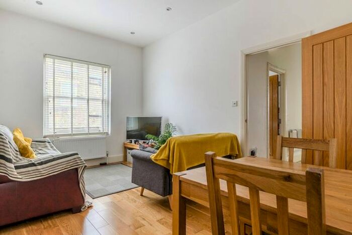 2 Bedroom Flat To Rent In Aldebert Terrace, Stockwell, London, SW8