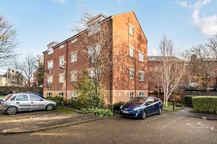2 Bedroom Flat For Sale In Vicarage Mews, Leeds, LS5