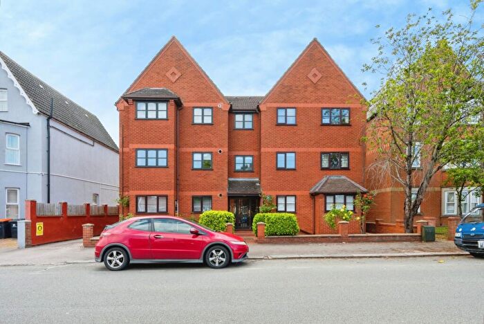 2 Bedroom Flat For Sale In Hurst Grove, Bedford, Bedfordshire, MK40