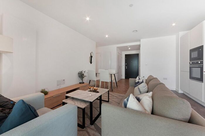 2 Bedroom Flat To Rent In Skyline Apartments, Three Waters, London, E3