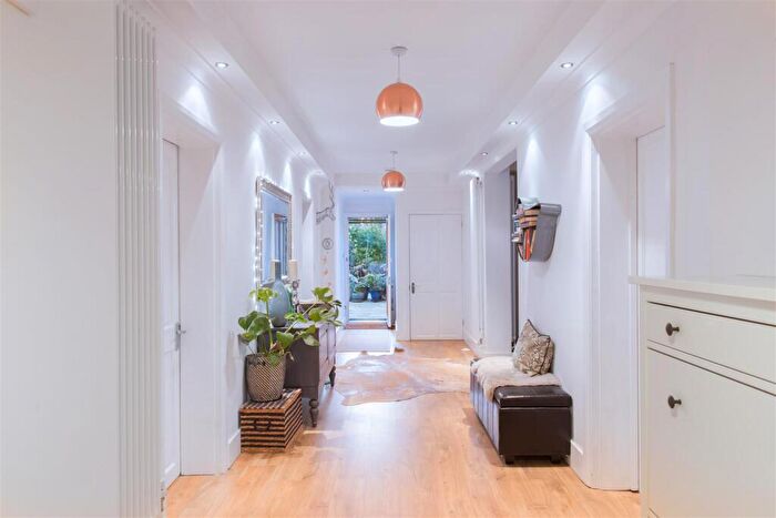 2 Bedroom Flat For Sale In Manor Park, London, SE13