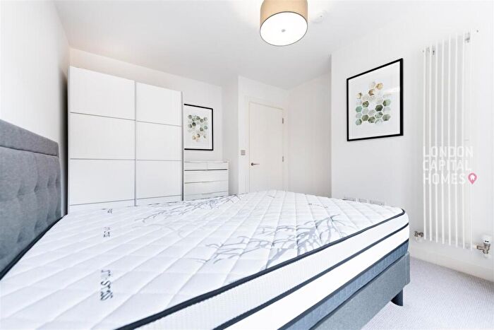 2 Bedroom Apartment To Rent In Western Gateway, London, E16