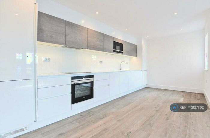 2 Bedroom Flat To Rent In Old Library Lodge, Morden, SM4