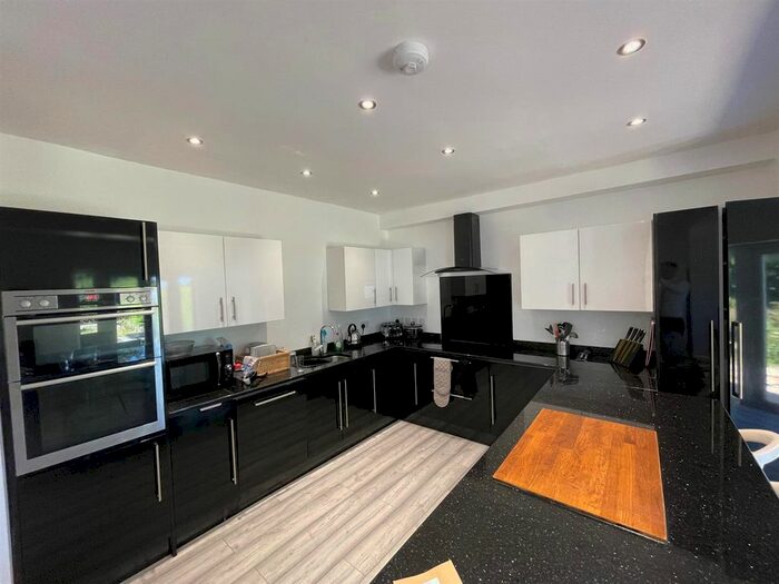 6 Bedroom Semi-Detached House To Rent In Cedar Drive, Durham, DH1