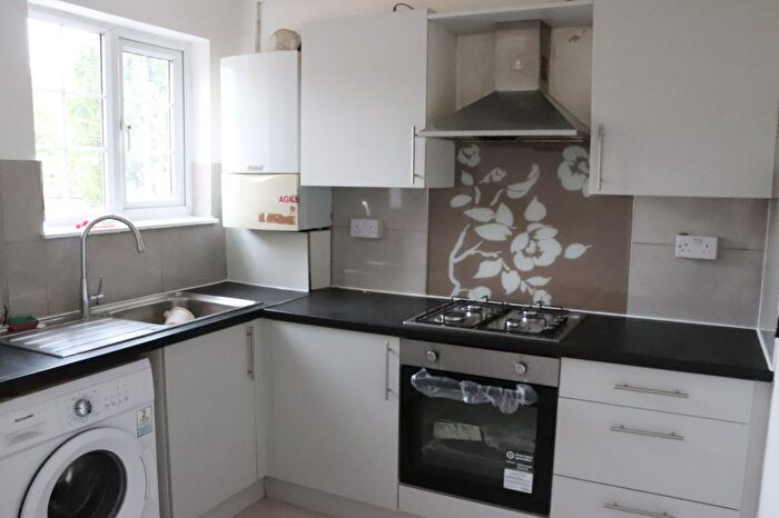 2 Bedroom Flat To Rent In Frinton Mews, Ilford, Essex, IG2