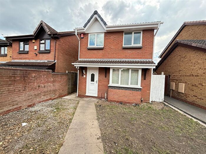 3 Bedroom Detached House To Rent In Dovecote Close, Tipton, DY4