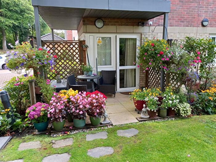 2 Bedroom Apartment For Sale In Broadfield Court, Park View Road, Prestwich, Manchester, M25