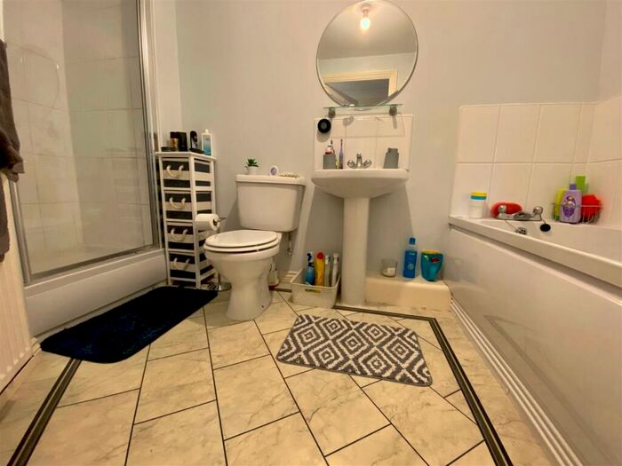 2 Bedroom Apartment To Rent In Lauder Way, Pelaw, Gateshead, NE10