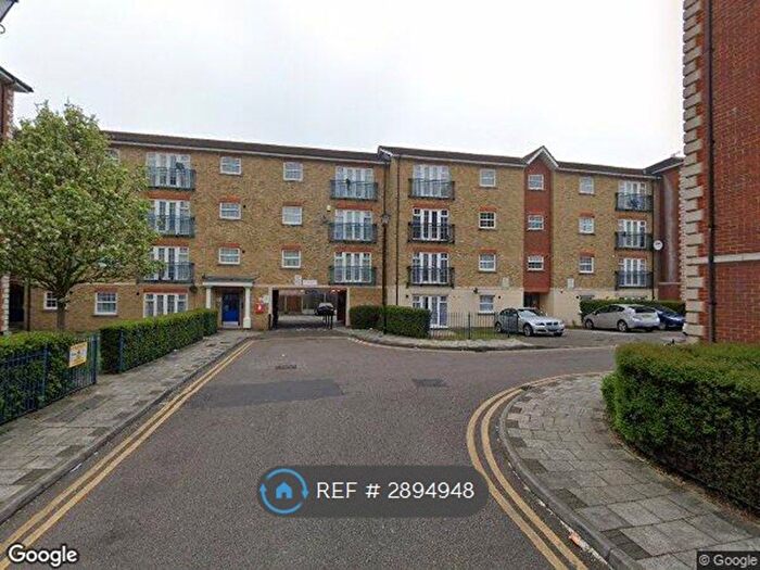 2 Bedroom Flat To Rent In Queensberry Place, London, E12
