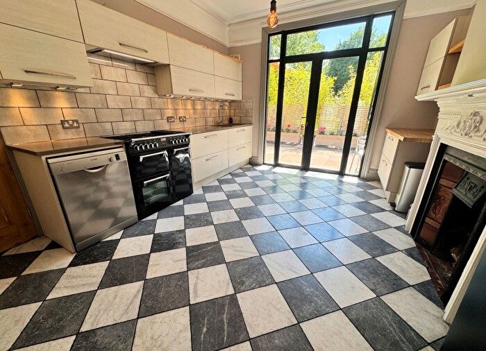 1 Bedroom Flat To Rent In Dollis Road, Finchley, N3