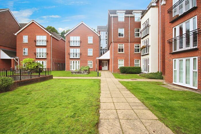 2 Bedroom Flat For Sale In Birch Meadow Close, Warwick, CV34