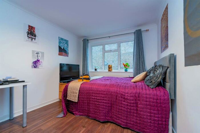 2 Bedroom Terraced House To Rent In Surbiton, KT5