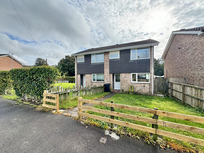 3 Bedroom Semi-Detached House To Rent In Ramshead Drive, Seacroft, LS14