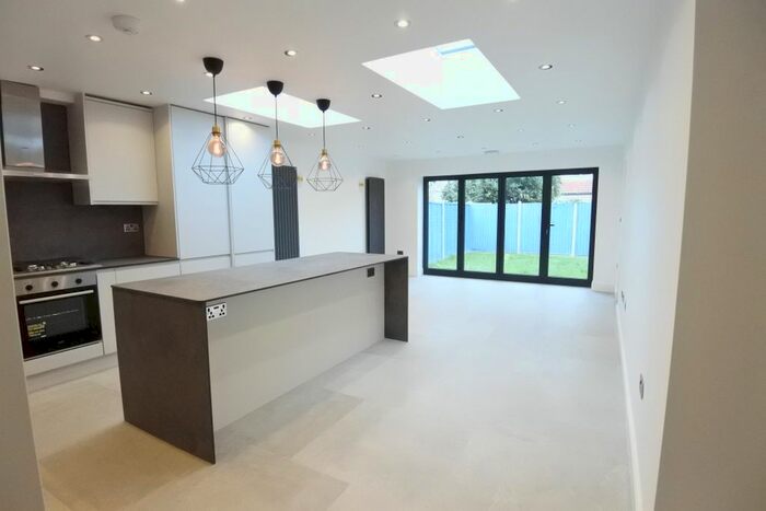 3 Bedroom Flat To Rent In Sherrick Green Road, Willesden Green, NW10