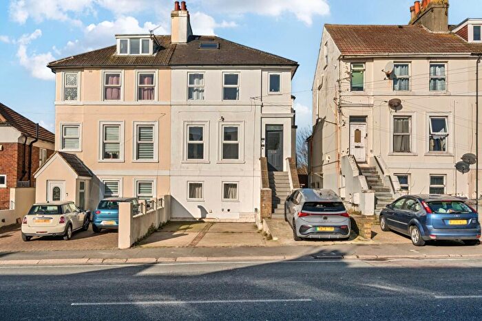 2 Bedroom Flat To Rent In Dover Road, Folkestone, CT19