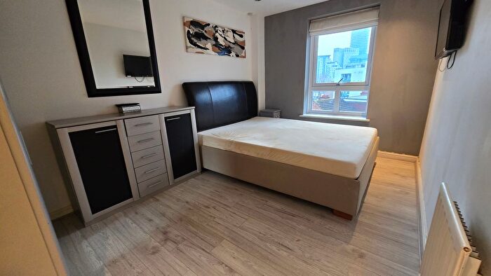2 Bedroom Flat To Rent In Stewart Street, London, E14