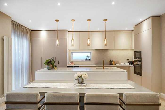 4 Bedroom Semi-Detached House To Rent In Trevelyan Gardens, London, NW10