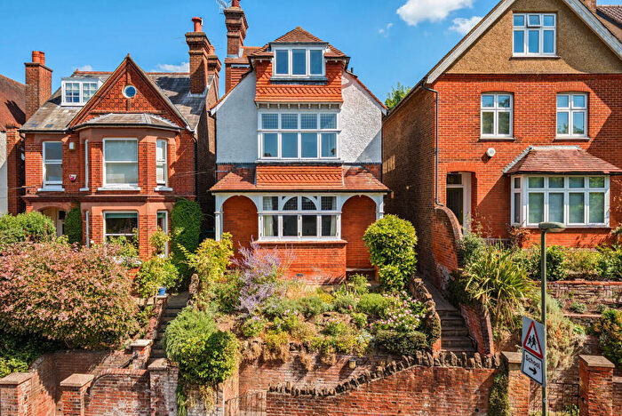 2 Bedroom Flat For Sale In South Hill, Guildford, GU1