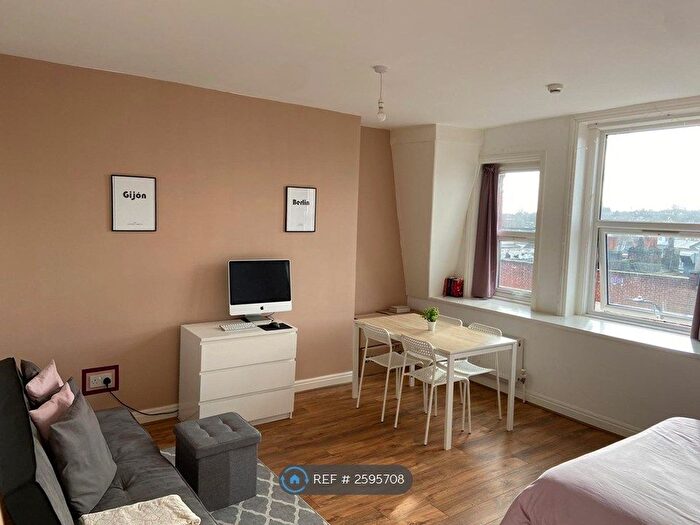 Studio To Rent In Newcross Road, London, SE14