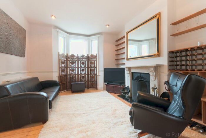 4 Bedroom Semi-Detached House To Rent In Ashbourne Grove London, SE22