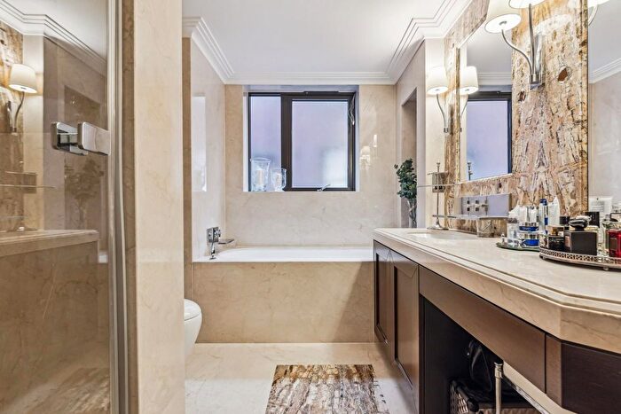 4 Bedroom Flat To Rent In Riverside Court, Nine Elms, SW8