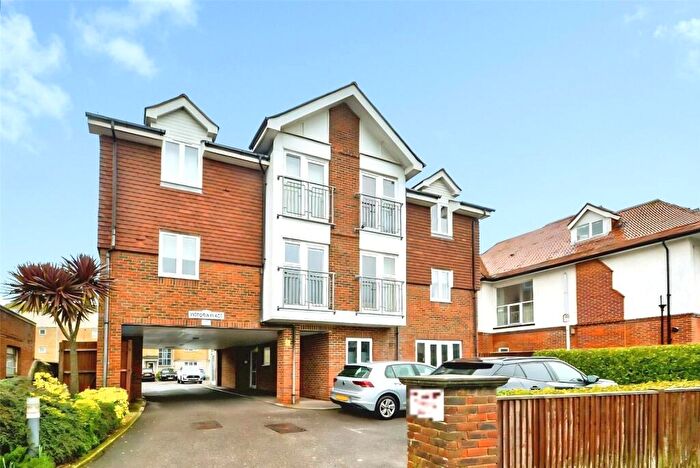 2 Bedroom Flat For Sale In Victoria Drive, West Sussex, PO21