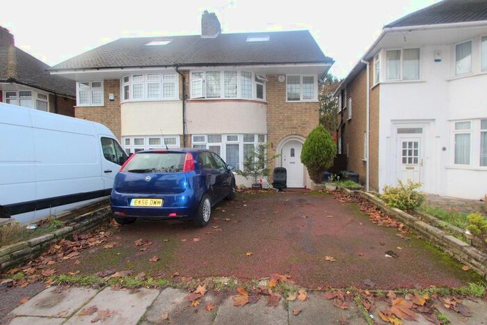 4 Bedroom Semi-Detached House To Rent In Whitehouse Way, London, N14