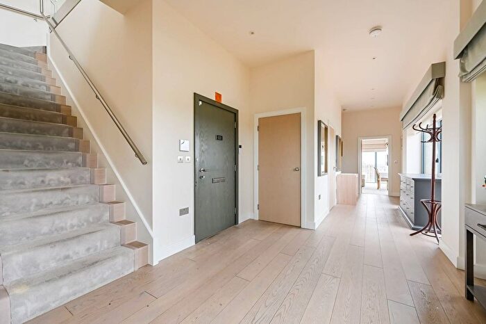 5 Bedroom Flat To Rent In Beaufort Square, Colindale, London, NW9